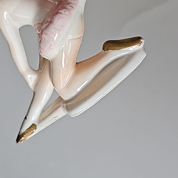 Vintage Ceramic Ballerina Figurine with Gold accents Made in Japan - Picture 14 of 16